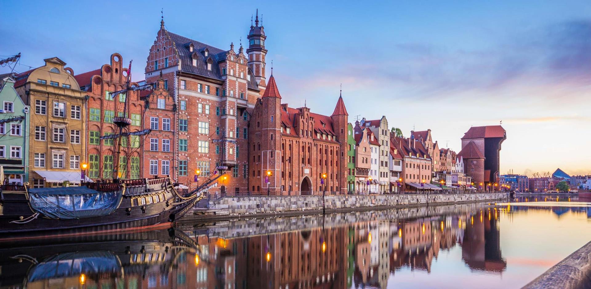 Page header Old Town Gdansk Poland shutterstock1180380538